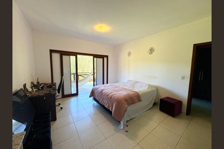 Casa de condomínio à venda com 460m², 4 quartos e 4 vagas Casa de condomínio à venda com 460m², 4 quartos e 4 vagasSuíte Master