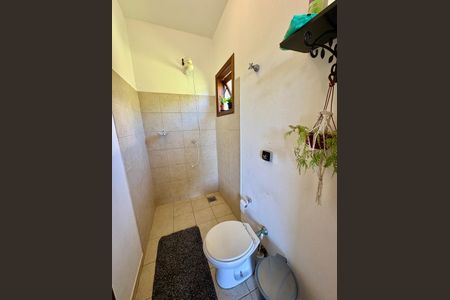 Casa de condomínio à venda com 460m², 4 quartos e 4 vagas Casa de condomínio à venda com 460m², 4 quartos e 4 vagasBanheiro Externo