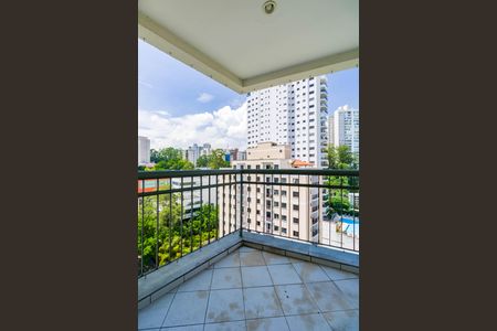 Apartamento à venda com 33m², 1 quarto e 1 vaga Apartamento à venda com 33m², 1 quarto e 1 vagaVaranda