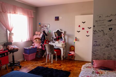 Casa à venda com 273m², 4 quartos e 2 vagas Casa à venda com 273m², 4 quartos e 2 vagasQuarto 1