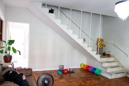 Casa à venda com 273m², 4 quartos e 2 vagas Casa à venda com 273m², 4 quartos e 2 vagasSala