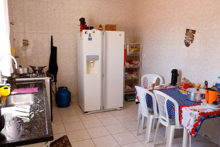 Casa à venda com 273m², 4 quartos e 2 vagas Casa à venda com 273m², 4 quartos e 2 vagasCozinha