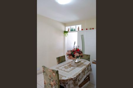 Casa à venda com 273m², 4 quartos e 2 vagas Casa à venda com 273m², 4 quartos e 2 vagasSala de Jantar