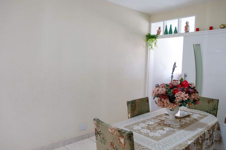 Casa à venda com 273m², 4 quartos e 2 vagas Casa à venda com 273m², 4 quartos e 2 vagasSala de Jantar