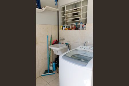 Casa à venda com 273m², 4 quartos e 2 vagas Casa à venda com 273m², 4 quartos e 2 vagasLavanderia