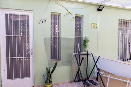 Casa à venda com 273m², 4 quartos e 2 vagas Casa à venda com 273m², 4 quartos e 2 vagasFachada