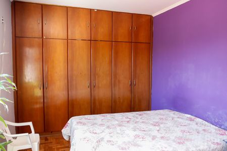 Casa à venda com 273m², 4 quartos e 2 vagas Casa à venda com 273m², 4 quartos e 2 vagasQuarto 2 - Suíte