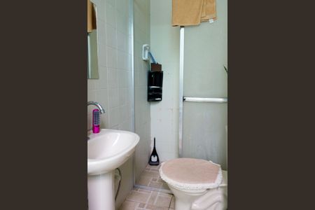 Casa à venda com 273m², 4 quartos e 2 vagas Casa à venda com 273m², 4 quartos e 2 vagasBanheiro