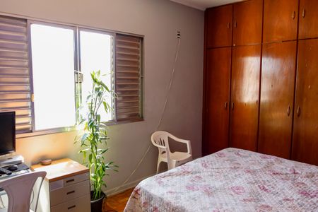 Casa à venda com 273m², 4 quartos e 2 vagas Casa à venda com 273m², 4 quartos e 2 vagasQuarto 2 - Suíte