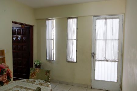 Casa à venda com 273m², 4 quartos e 2 vagas Casa à venda com 273m², 4 quartos e 2 vagasSala de Jantar