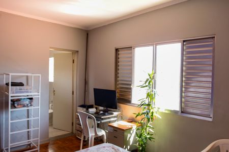 Casa à venda com 273m², 4 quartos e 2 vagas Casa à venda com 273m², 4 quartos e 2 vagasQuarto 2 - Suíte