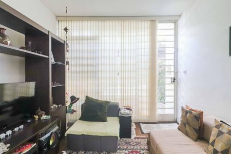 Casa à venda com 126m², 2 quartos e 2 vagas Casa à venda com 126m², 2 quartos e 2 vagasSala