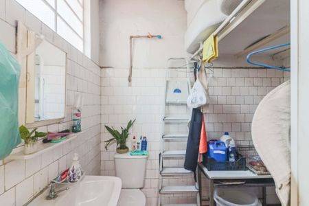 Casa à venda com 126m², 2 quartos e 2 vagas Casa à venda com 126m², 2 quartos e 2 vagasBanheiro Lavanderia