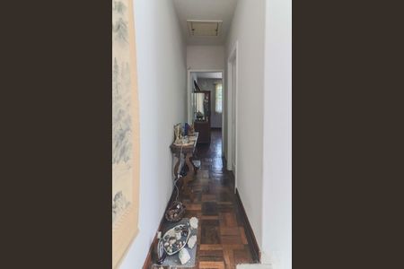 Casa à venda com 126m², 2 quartos e 2 vagas Casa à venda com 126m², 2 quartos e 2 vagasCorredor