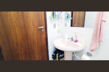 Casa à venda com 170m², 3 quartos e 2 vagas Casa à venda com 170m², 3 quartos e 2 vagasBanheiro