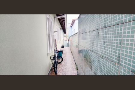 Casa à venda com 170m², 3 quartos e 2 vagas Casa à venda com 170m², 3 quartos e 2 vagasCorredor Quintal