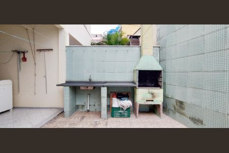 Casa à venda com 170m², 3 quartos e 2 vagas Casa à venda com 170m², 3 quartos e 2 vagasQuintal - Churrasqueira