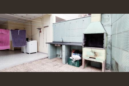 Casa à venda com 170m², 3 quartos e 2 vagas Casa à venda com 170m², 3 quartos e 2 vagasQuintal - Churrasqueira