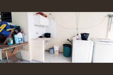 Casa à venda com 170m², 3 quartos e 2 vagas Casa à venda com 170m², 3 quartos e 2 vagasÁrea de Serviço