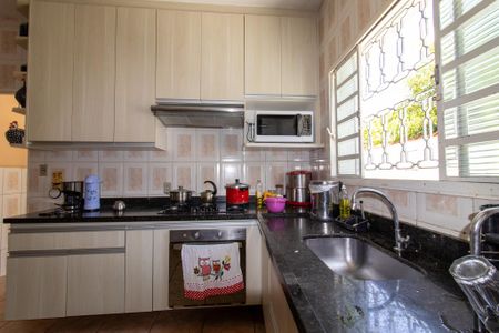 Casa à venda com 180m², 3 quartos e 2 vagas Casa à venda com 180m², 3 quartos e 2 vagasCozinha