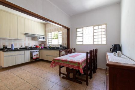 Casa à venda com 180m², 3 quartos e 2 vagas Casa à venda com 180m², 3 quartos e 2 vagasCozinha