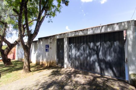 Casa à venda com 180m², 3 quartos e 2 vagas Casa à venda com 180m², 3 quartos e 2 vagasFachada
