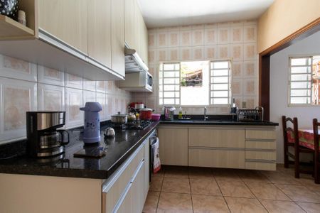 Casa à venda com 180m², 3 quartos e 2 vagas Casa à venda com 180m², 3 quartos e 2 vagasCozinha
