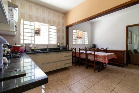 Casa à venda com 180m², 3 quartos e 2 vagas Casa à venda com 180m², 3 quartos e 2 vagasCozinha