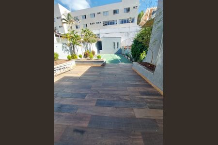 Casa para alugar com 350m², 4 quartos e 3 vagas Casa para alugar com 350m², 4 quartos e 3 vagasquadra