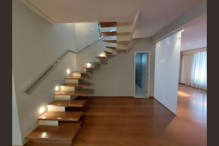 Casa para alugar com 350m², 4 quartos e 3 vagas Casa para alugar com 350m², 4 quartos e 3 vagassala 1