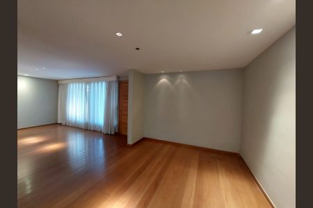 Casa para alugar com 350m², 4 quartos e 3 vagas Casa para alugar com 350m², 4 quartos e 3 vagassala 1