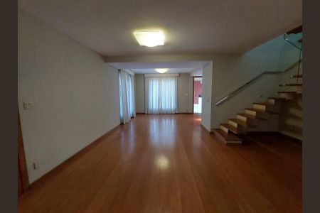 Casa para alugar com 350m², 4 quartos e 3 vagas Casa para alugar com 350m², 4 quartos e 3 vagassala 1