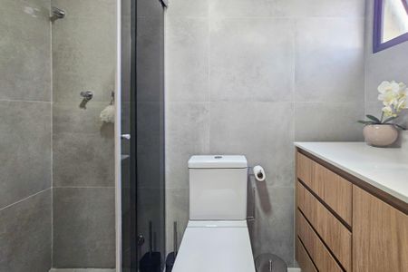 Apartamento para alugar com 1m², 2 quartos e 2 vagas Apartamento para alugar com 1m², 2 quartos e 2 vagasBanheiro da suíte