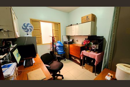 Casa à venda com 250m², 4 quartos e 3 vagas Casa à venda com 250m², 4 quartos e 3 vagasQuarto 1 (Escritório)