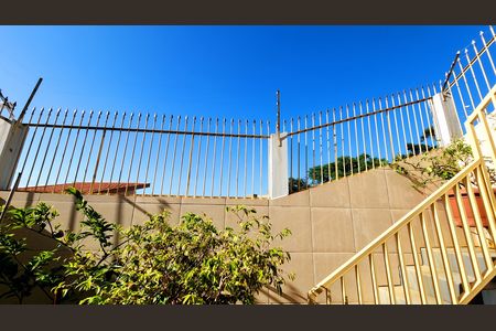 Casa à venda com 250m², 4 quartos e 3 vagas Casa à venda com 250m², 4 quartos e 3 vagasQuintal