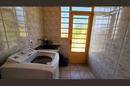 Casa à venda com 250m², 4 quartos e 3 vagas Casa à venda com 250m², 4 quartos e 3 vagasLavanderia