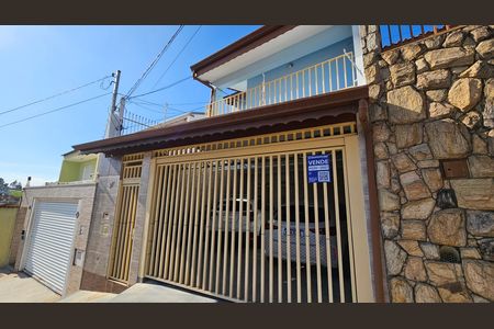 Casa à venda com 250m², 4 quartos e 3 vagas Casa à venda com 250m², 4 quartos e 3 vagasFachada