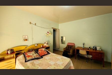 Casa à venda com 250m², 4 quartos e 3 vagas Casa à venda com 250m², 4 quartos e 3 vagasQuarto Suíte