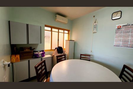 Casa à venda com 250m², 4 quartos e 3 vagas Casa à venda com 250m², 4 quartos e 3 vagasCozinha