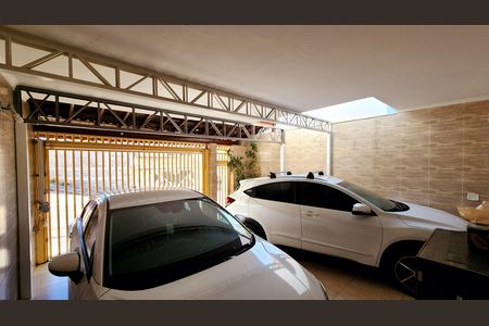 Casa à venda com 250m², 4 quartos e 3 vagas Casa à venda com 250m², 4 quartos e 3 vagasGaragem