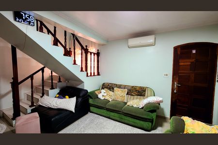 Casa à venda com 250m², 4 quartos e 3 vagas Casa à venda com 250m², 4 quartos e 3 vagasSala