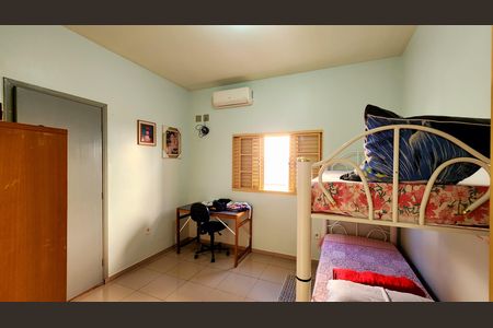Casa à venda com 250m², 4 quartos e 3 vagas Casa à venda com 250m², 4 quartos e 3 vagasQuarto 4