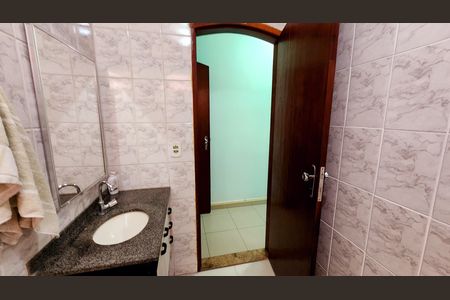 Casa à venda com 250m², 4 quartos e 3 vagas Casa à venda com 250m², 4 quartos e 3 vagasBanheiro
