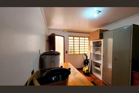 Casa à venda com 250m², 4 quartos e 3 vagas Casa à venda com 250m², 4 quartos e 3 vagasEdícula
