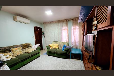 Casa à venda com 250m², 4 quartos e 3 vagas Casa à venda com 250m², 4 quartos e 3 vagasSala