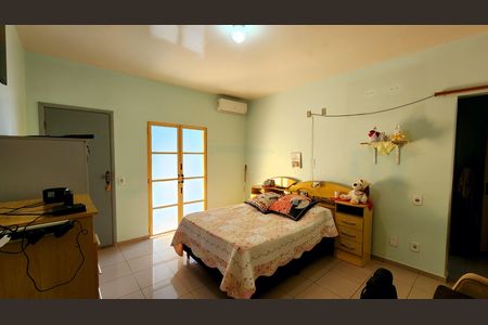 Casa à venda com 250m², 4 quartos e 3 vagas Casa à venda com 250m², 4 quartos e 3 vagasQuarto Suíte