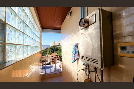 Casa à venda com 250m², 4 quartos e 3 vagas Casa à venda com 250m², 4 quartos e 3 vagasVaranda