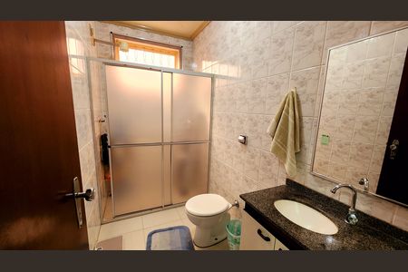 Casa à venda com 250m², 4 quartos e 3 vagas Casa à venda com 250m², 4 quartos e 3 vagasBanheiro