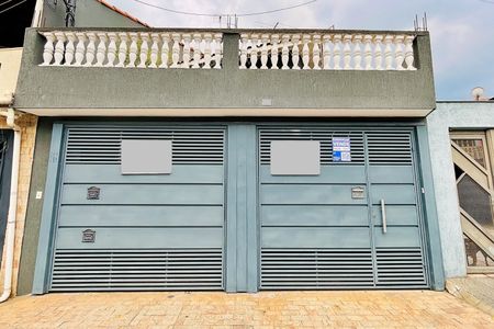 Casa à venda com 138m², 2 quartos e 2 vagas Casa à venda com 138m², 2 quartos e 2 vagasFachada