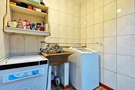 Casa à venda com 138m², 2 quartos e 2 vagas Casa à venda com 138m², 2 quartos e 2 vagasÁrea de Serviço